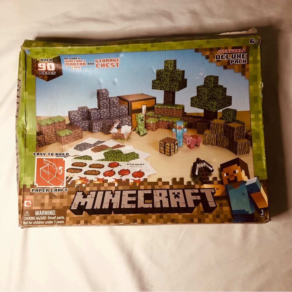 Minecraft Overworld Deluxe Pack Paper Craft Lot Of Assorted Pieces Damaged Box